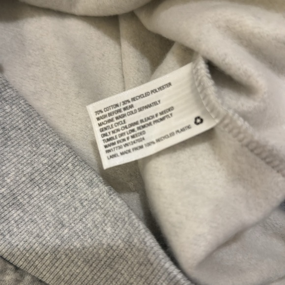 NWOT Stoney Clover Sweatshirt Size Small - Picture 12 of 12